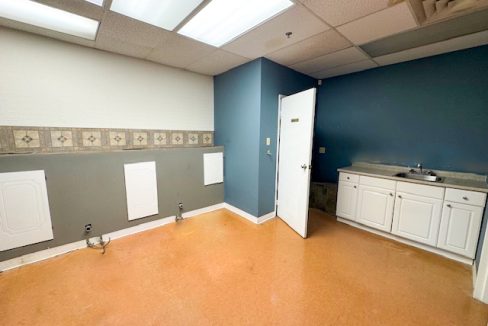 Dundas St. E. 1700, Unit 4 - 10a