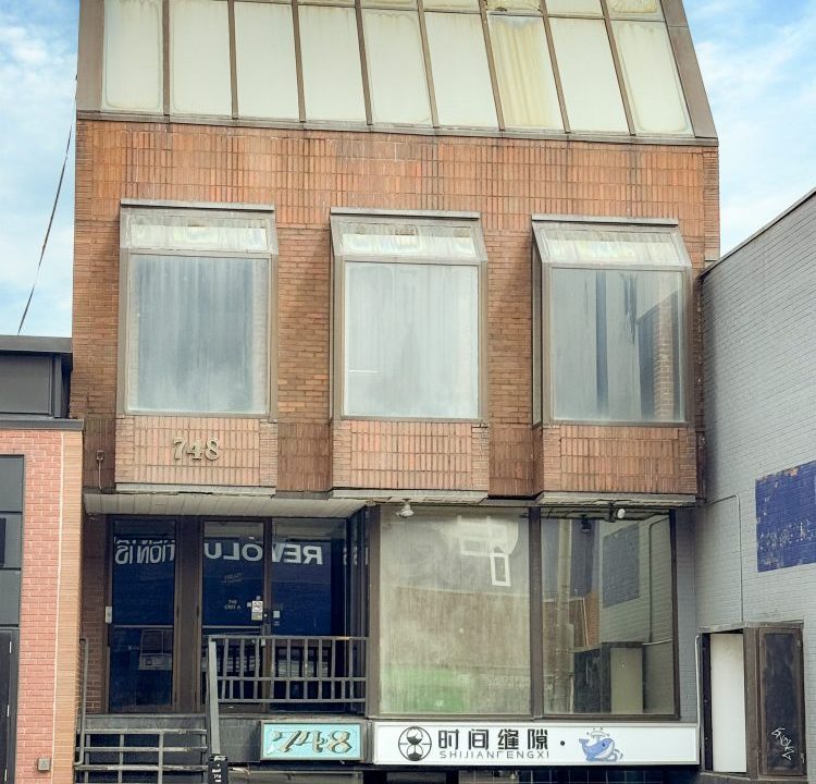 Richmond St. 748 - 04a