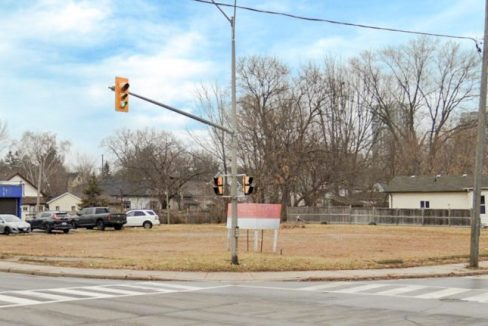 Riverside Dr. 85 - 02a
