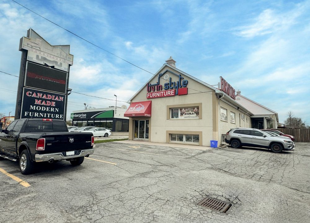 Wharncliffe Rd. S. 750 - 04a