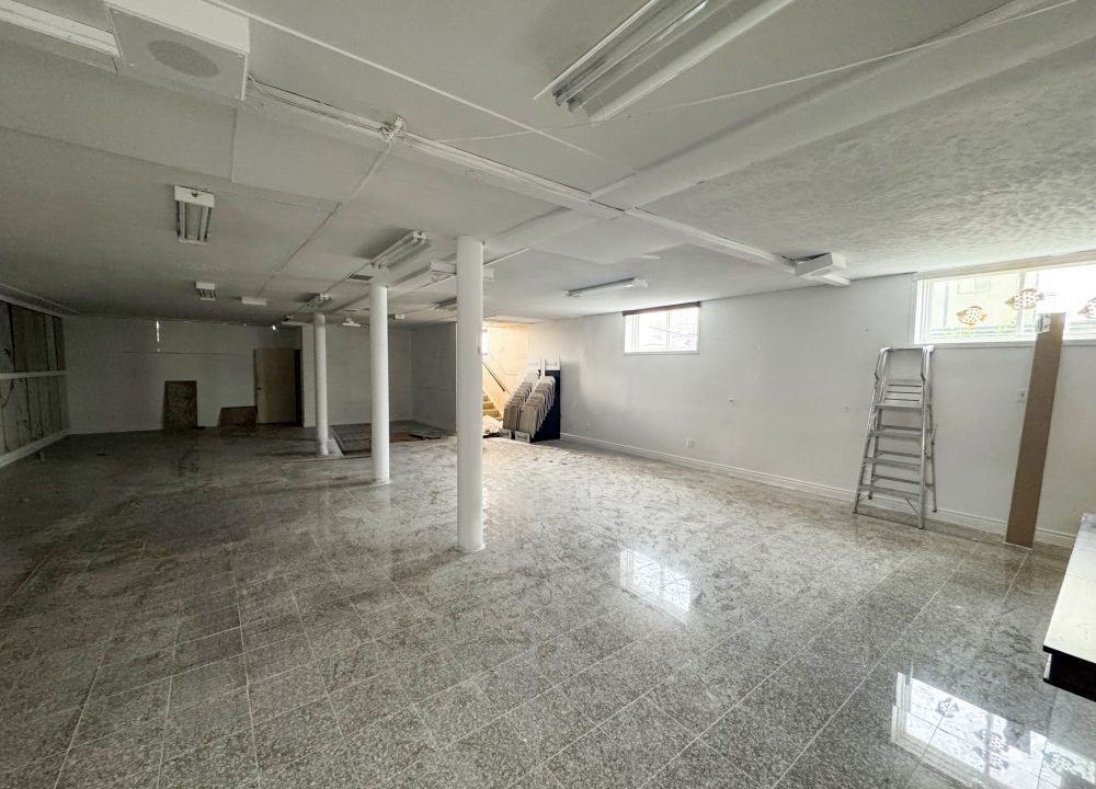 Wharncliffe Rd. S. 750 - 05a