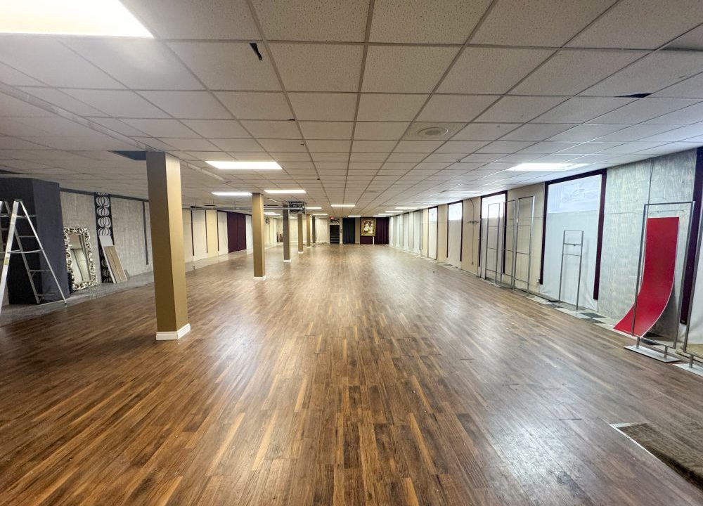 Wharncliffe Rd. S. 750 - 23a