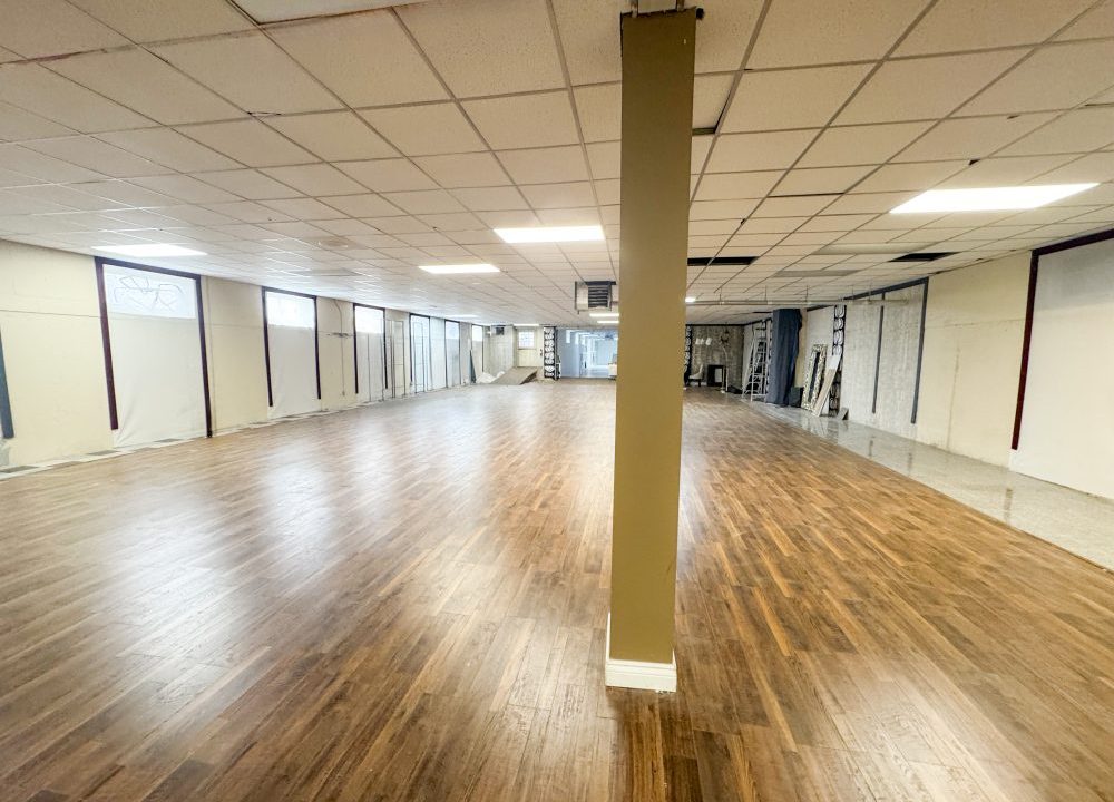 Wharncliffe Rd. S. 750 - 26a