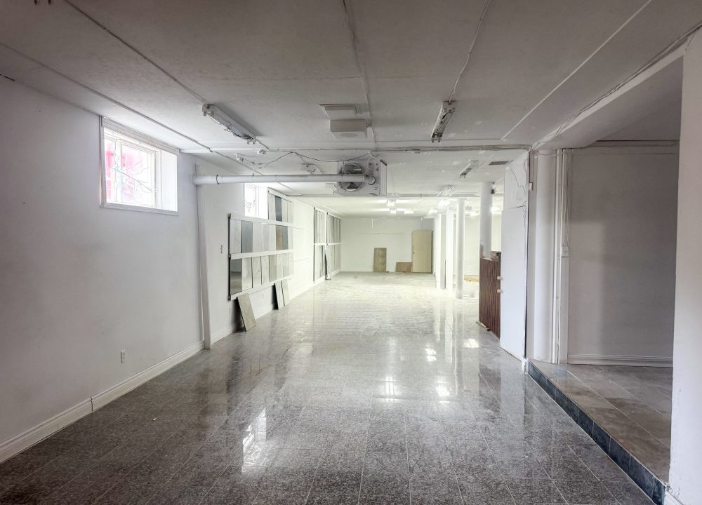 Wharncliffe Rd. S. 750 - 27a