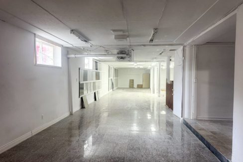 Wharncliffe Rd. S. 750 - 27a