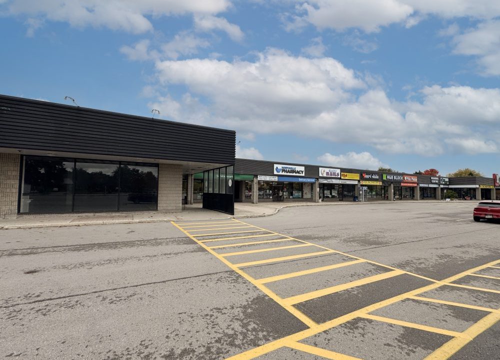 Grand River St. N. 300 - 04a