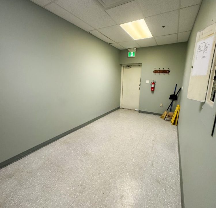 Commissioners Rd. E. 920, Unit 118 - 12a