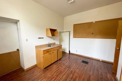 Front St. E. 24, Unit Main Floor - 33a