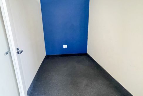 Queens Ave. 201 - 06a