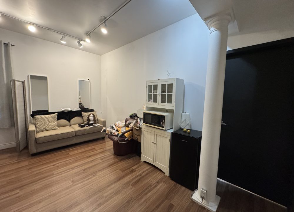 Central Ave. 204, Main Floor - 06