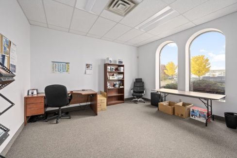 Adelaide St. S. 1010 - 25