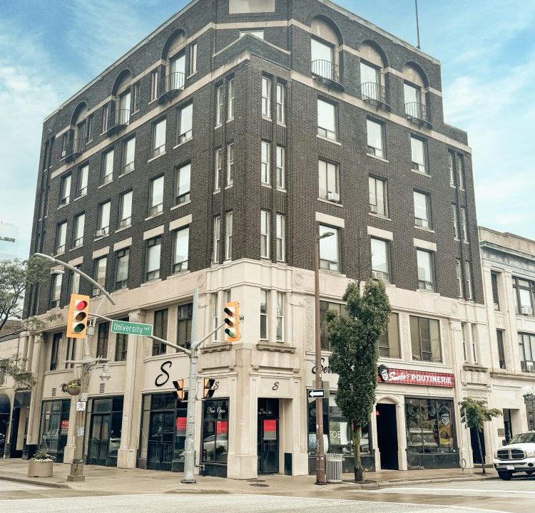 University Ave. W. 98 - 08a