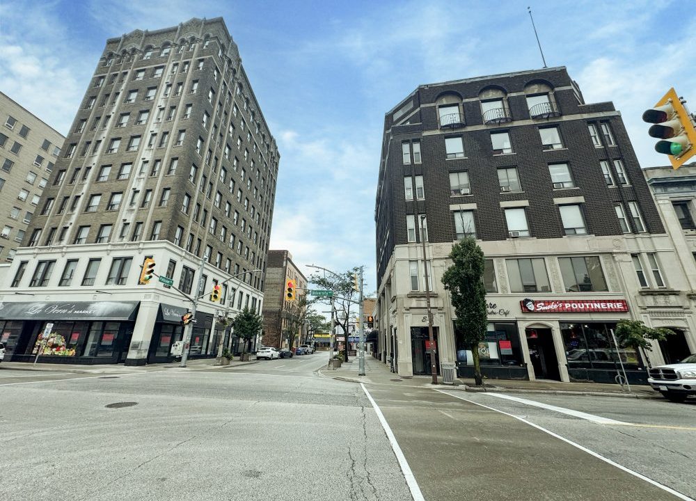 University Ave. W. 98 - 36a