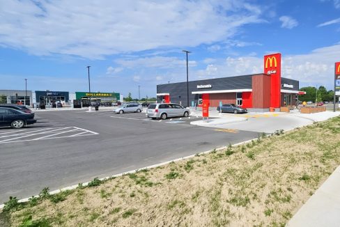 Chatham St N. 364 - 18