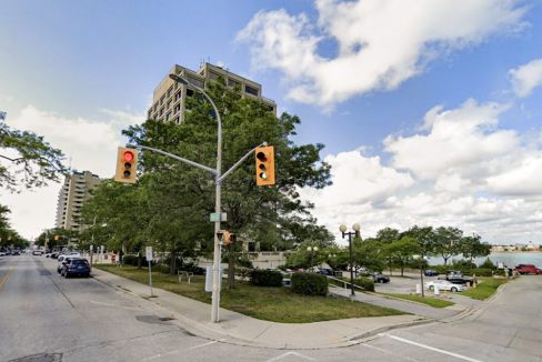 Front St.N. 201 - 02a