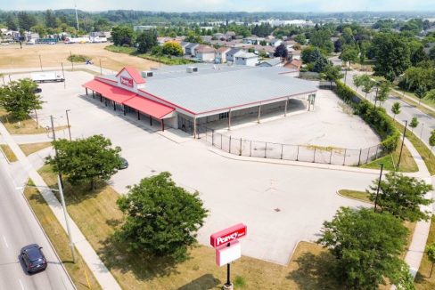 Dundas St. 2209 - 21a