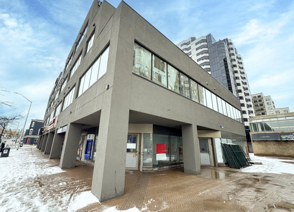 Richmond St. 685 - 18a