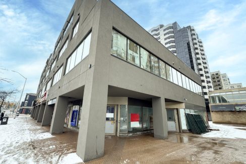 Richmond St. 685 - 18a