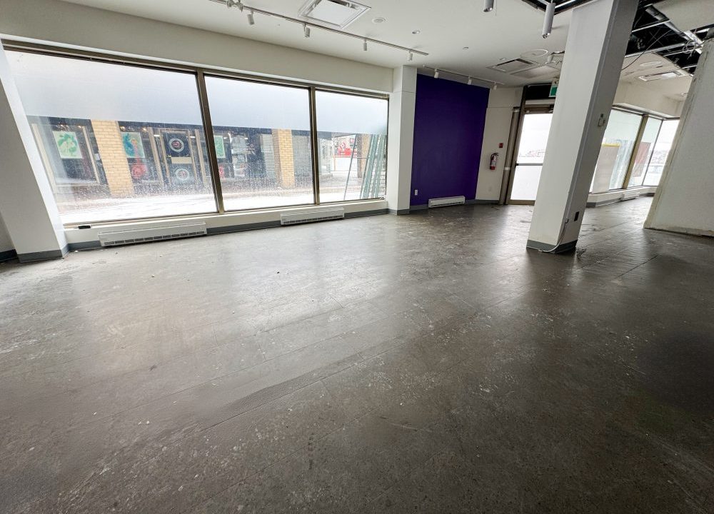 Richmond St. 685 - 24a