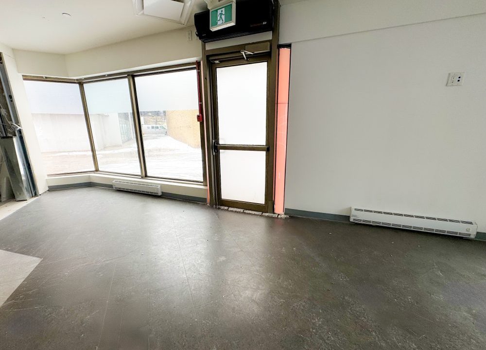 Richmond St. 685 - 25a