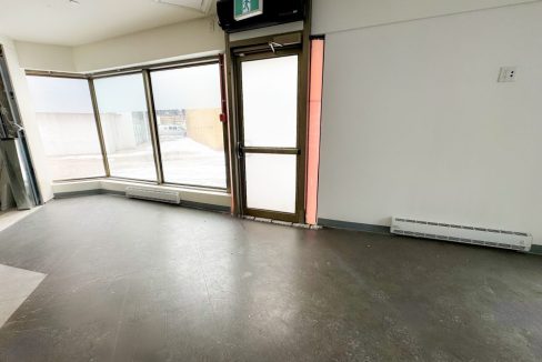 Richmond St. 685 - 25a