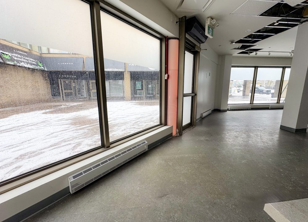 Richmond St. 685 - 26a