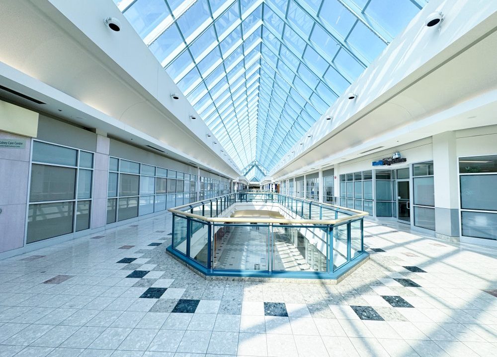 Wonderland Rd. S. 785 - 03a