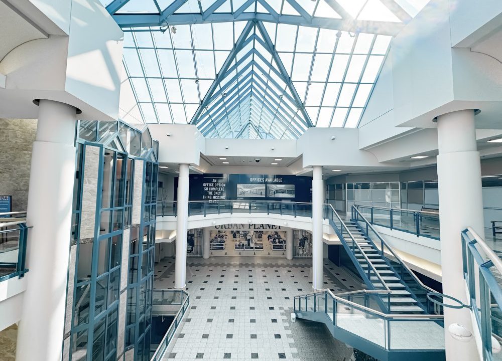 Wonderland Rd. S. 785 - 05a