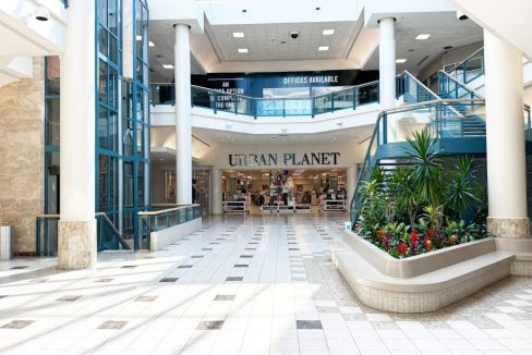 Wonderland Rd. S. 785 - 08a