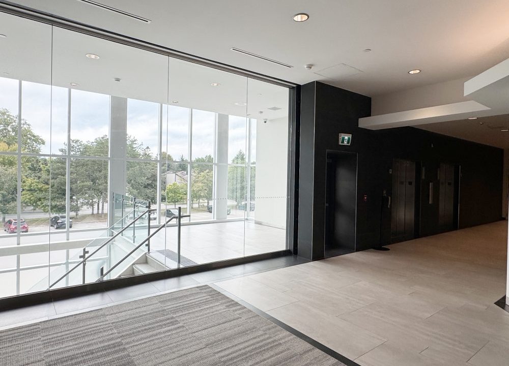 Wonderland Rd. S. 785 - 102a