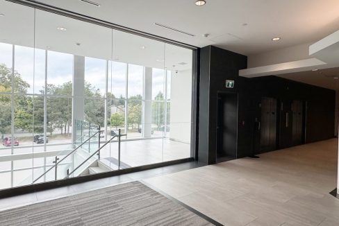 Wonderland Rd. S. 785 - 102a