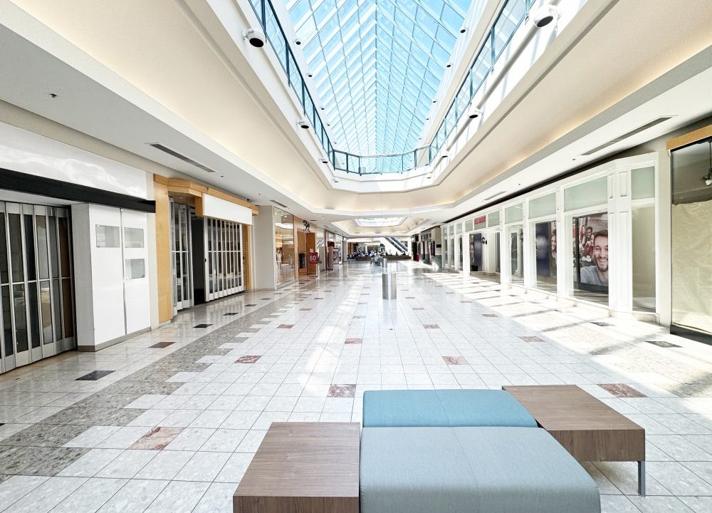 Wonderland Rd. S. 785 - 13a