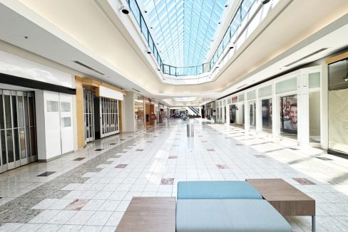 Wonderland Rd. S. 785 - 13a