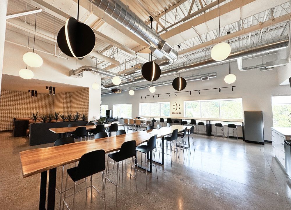 Wonderland Rd. S. 785 - 27a