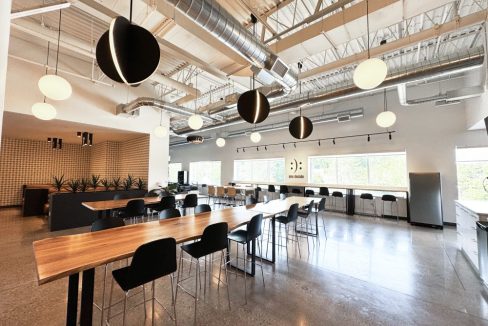 Wonderland Rd. S. 785 - 27a