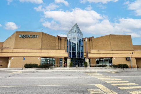 Wonderland Rd. S. 785 - 77a