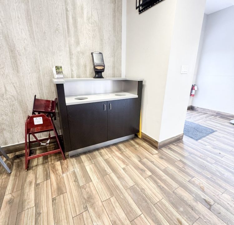 Dufferin Ave. 1314 - 18a