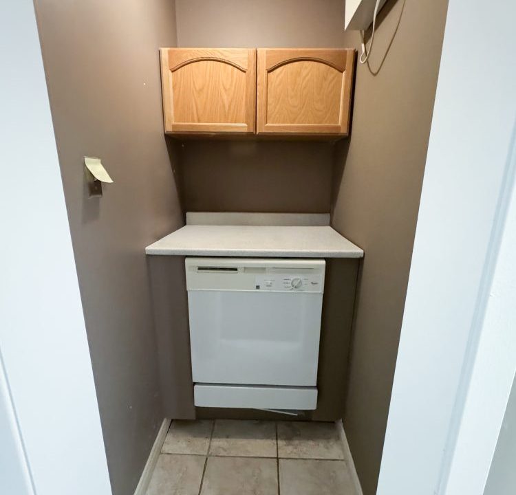 Wharncliffe Rd. S. 540, G1 & G2 Common Areas - 03a