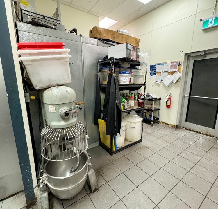 Wonderland Rd. S. 795 - 02a