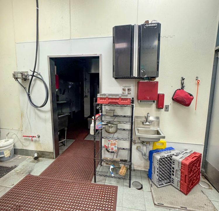 Wonderland Rd. S. 795 - 05a