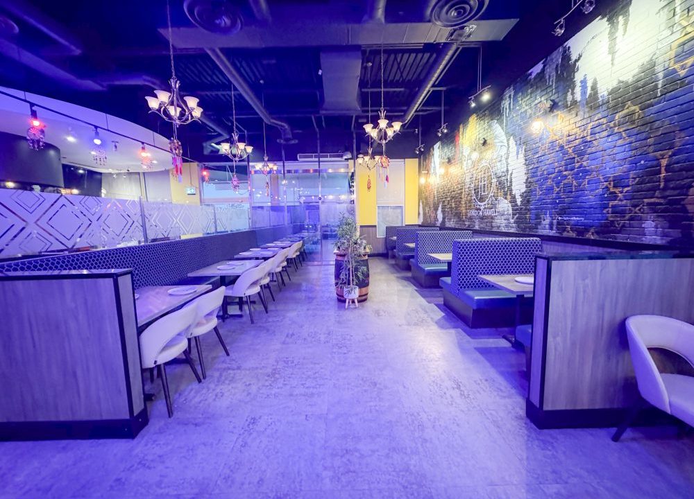 Wonderland Rd. S. 795 - 25a