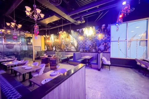 Wonderland Rd. S. 795 - 37a