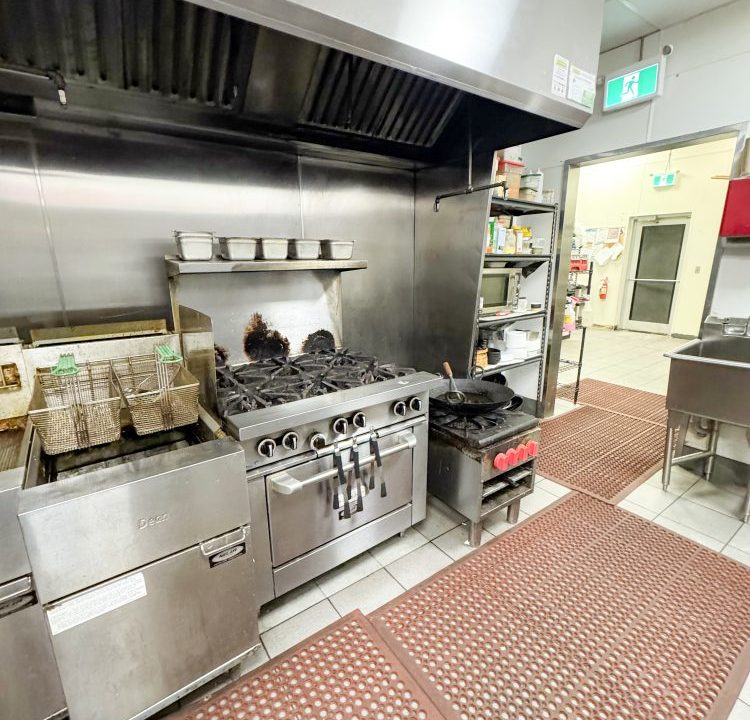 Wonderland Rd. S. 795 - 64a