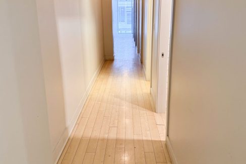 Dundas St. 201 - 02a