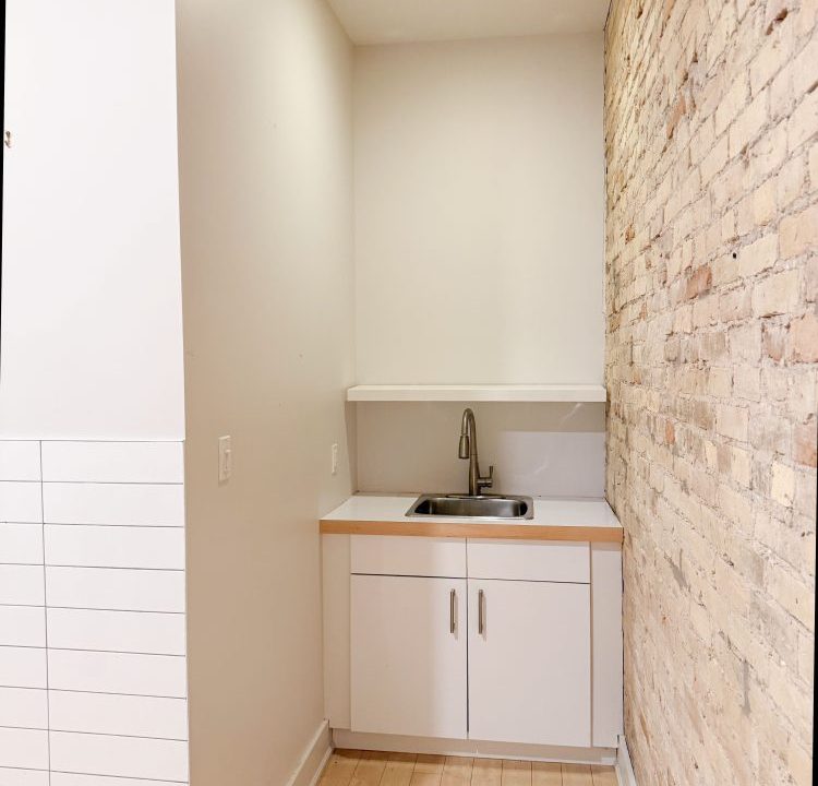 Dundas St. 201 - 08a