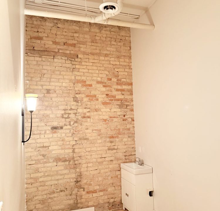 Dundas St. 201 - 09a