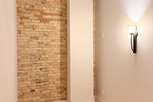 Dundas St. 201 - 11a