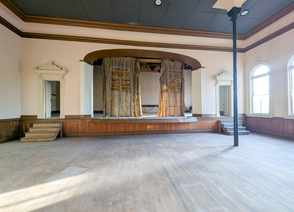 Main St. S. 39 - 12a