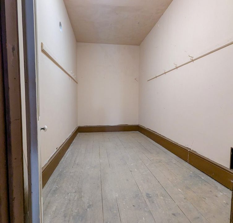 Main St. S. 39 - 17a