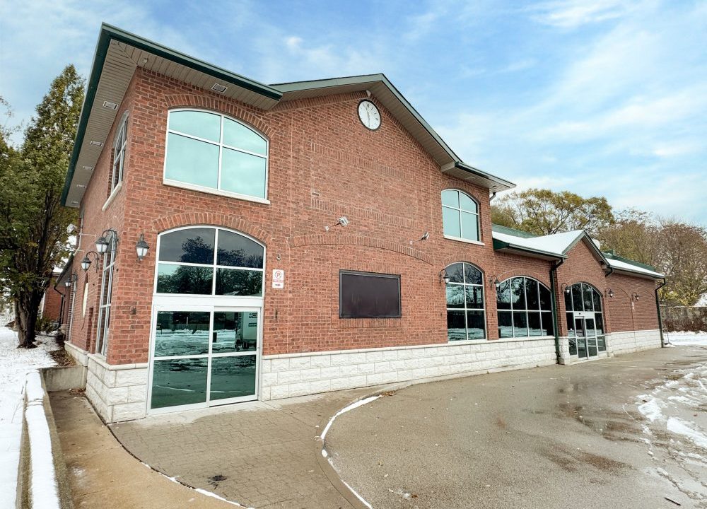 Adelaide St. N. 744 - 01a